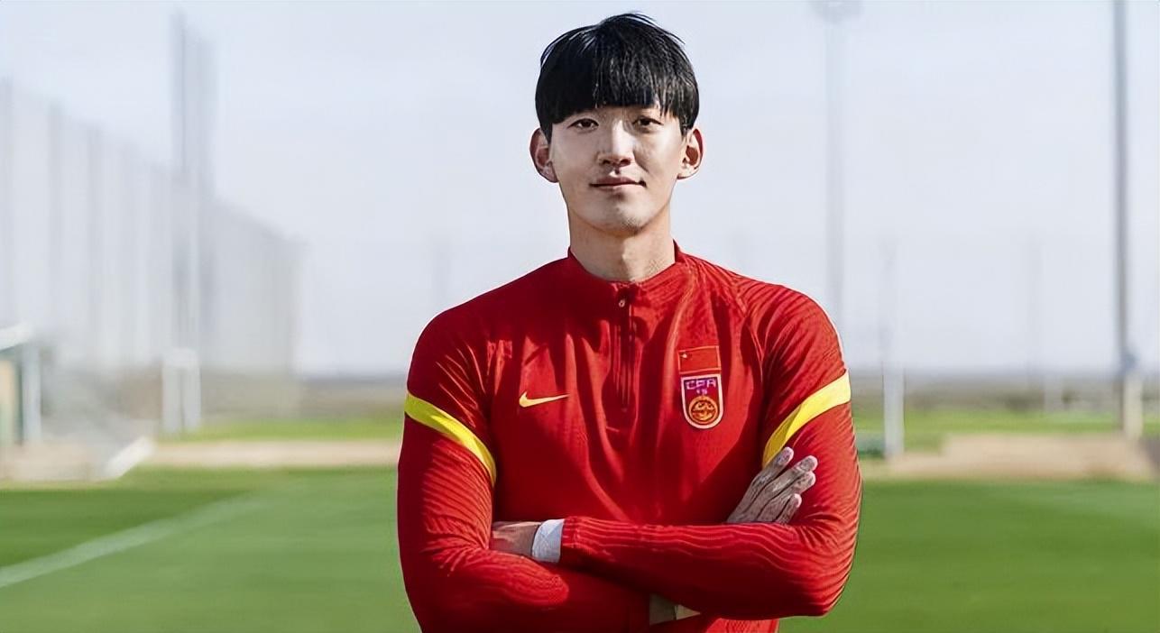 8868体育app下载-上港门将奚志杰本赛季已正式离队，转会费仅为20万，引发热议